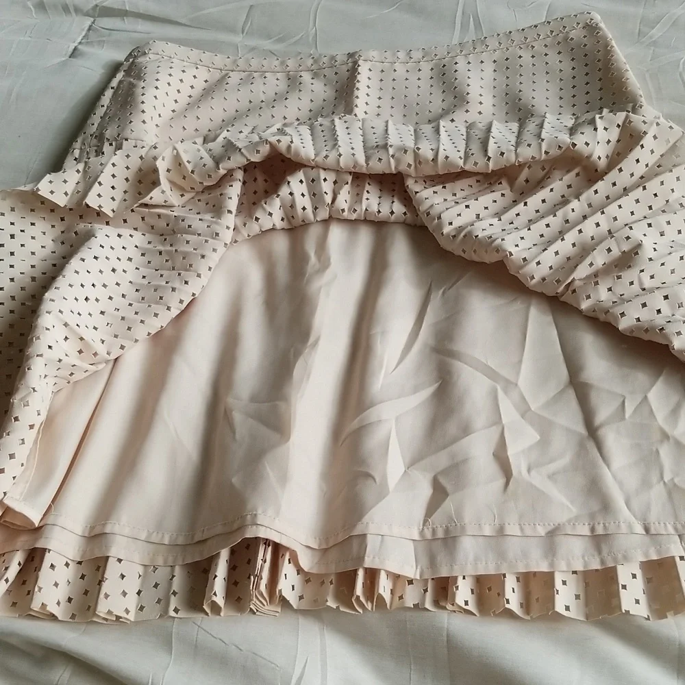 NWOT J.Crew Laser-Cut Pleated Women’s Skirt In Beige Size 6